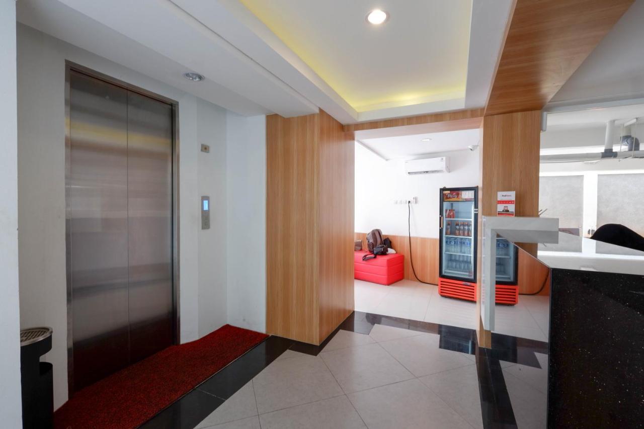 Reddoorz Plus Near Ciputra Mall Simpang Lima Semarang Exterior photo