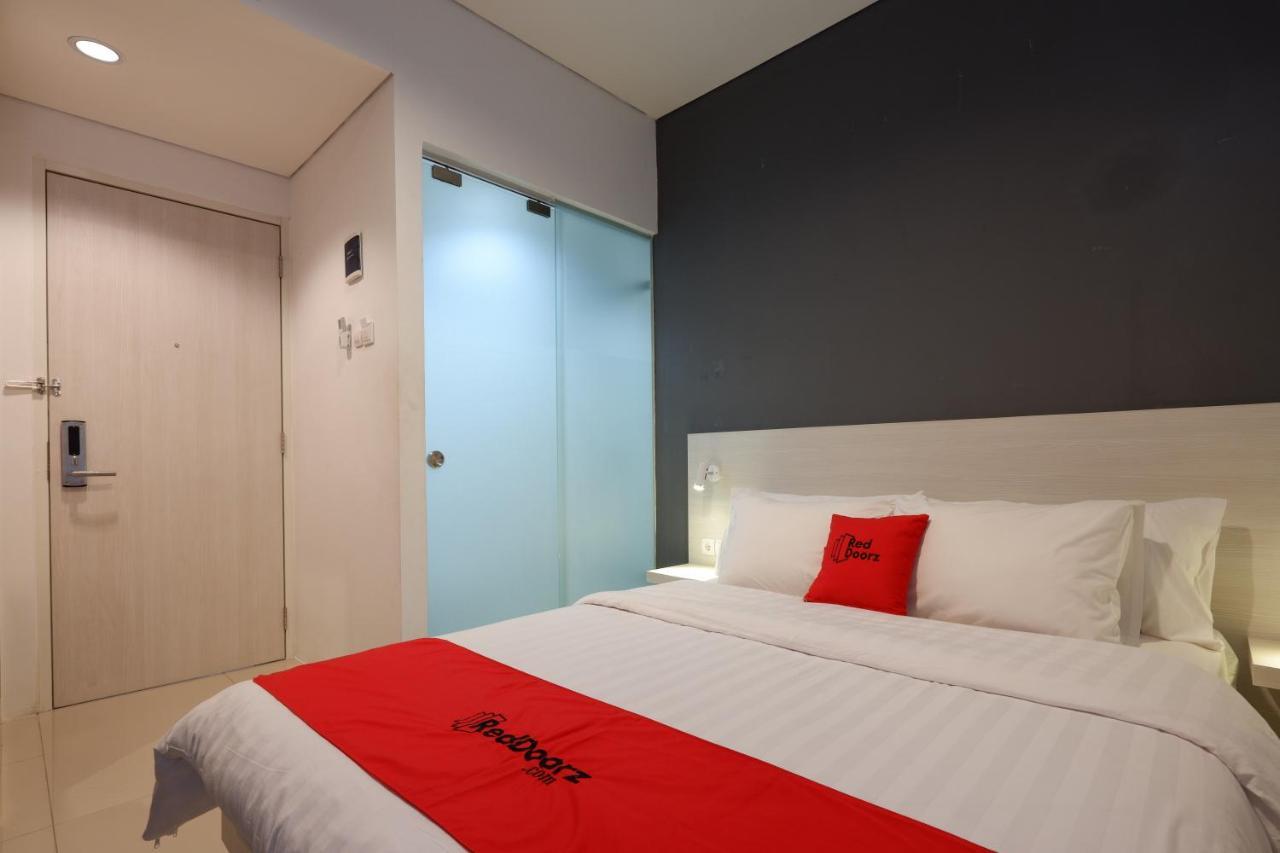 Reddoorz Plus Near Ciputra Mall Simpang Lima Semarang Exterior photo