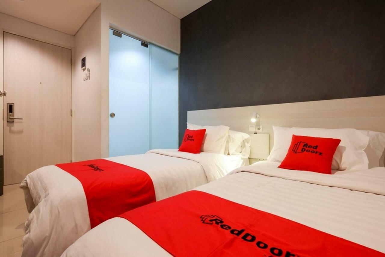 Reddoorz Plus Near Ciputra Mall Simpang Lima Semarang Exterior photo
