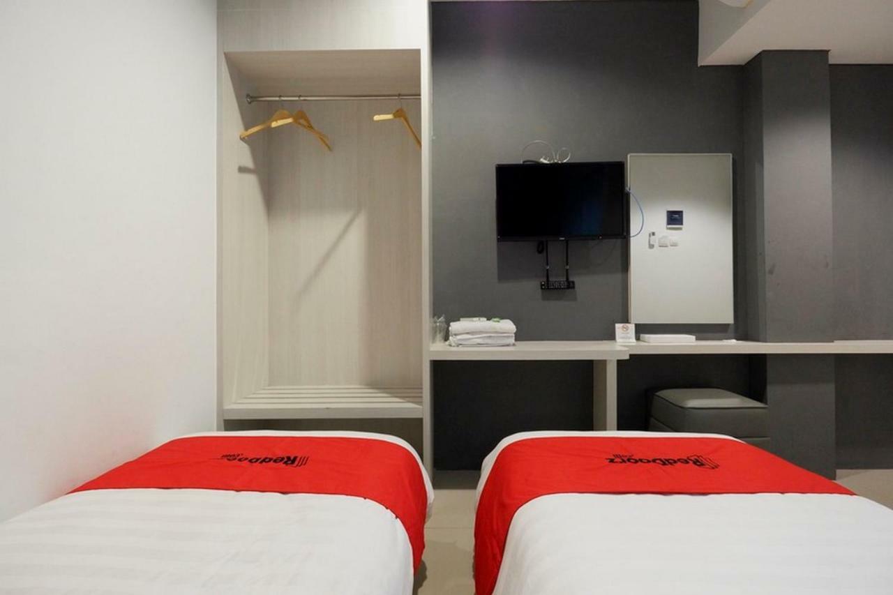 Reddoorz Plus Near Ciputra Mall Simpang Lima Semarang Exterior photo