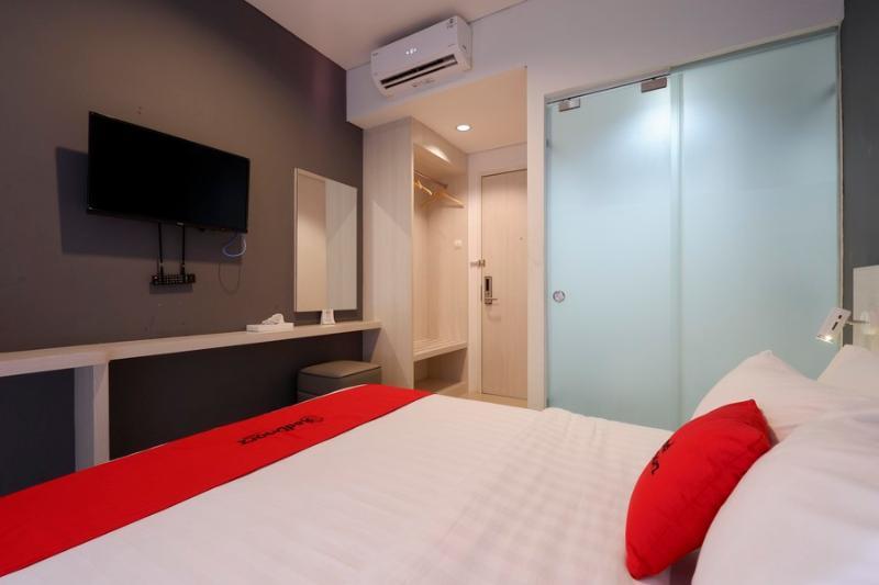 Reddoorz Plus Near Ciputra Mall Simpang Lima Semarang Exterior photo